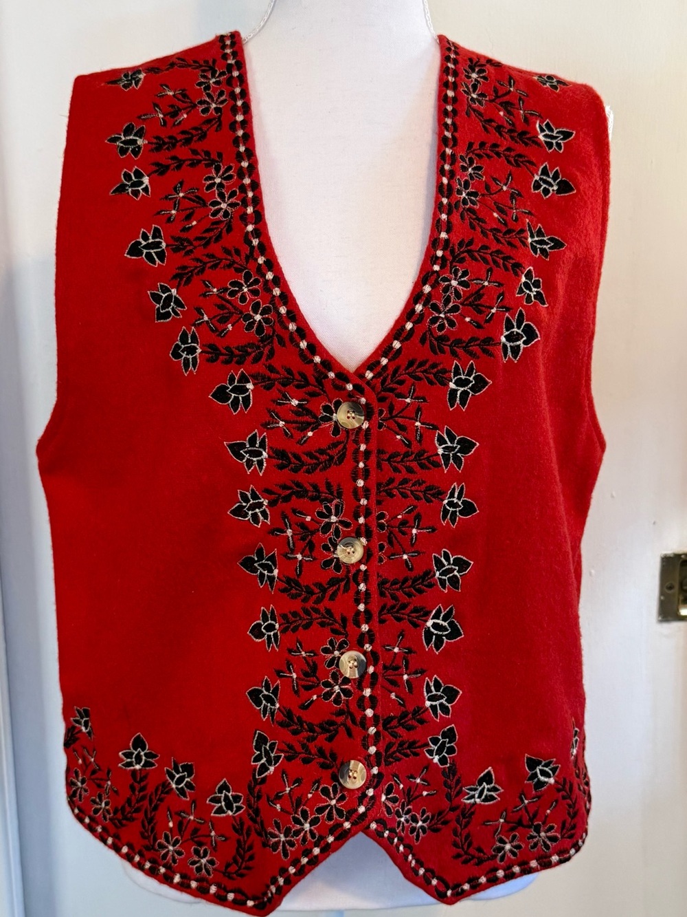 Winona Vintage Red Wool Embroidered Floral Vest Button Front Size L